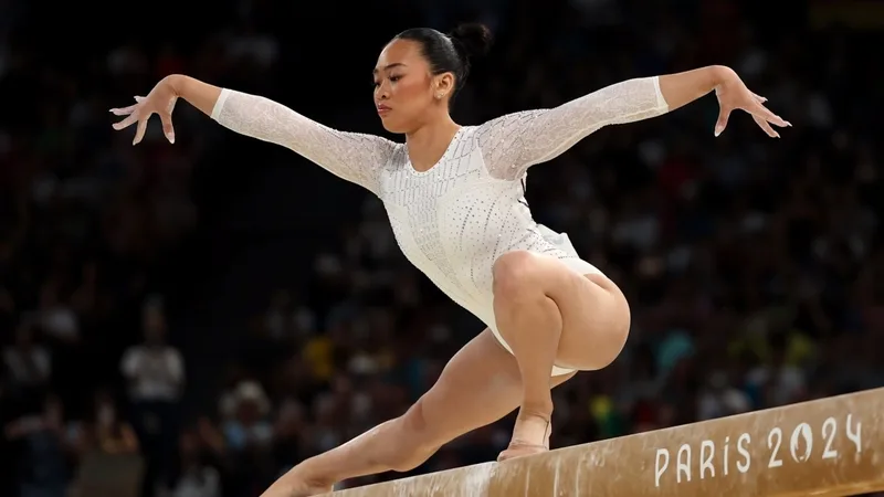 Điểm số trong thể dục dụng cụ Olympics phụ thuộc vào độ khó, chất lượng thực hiện, lỗi kỹ thuật và các yêu cầu bắt buộc của từng bài thi.