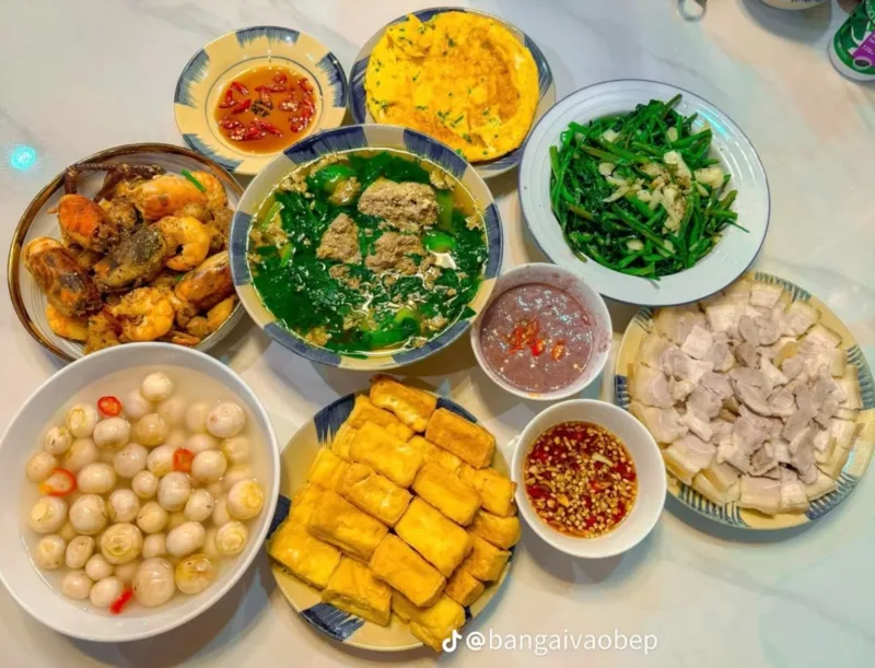 Lên thực đơn trước giúp tiết kiệm thời gian, giảm lãng phí và cân bằng dinh dưỡng cho gia đình.