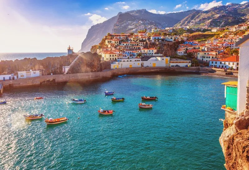 Quần đảo tự trị Madeira - nơi nuôi dưỡng dòng máu kiên cường và khát vọng viễn chinh của cậu bé nghèo Ronaldo.
