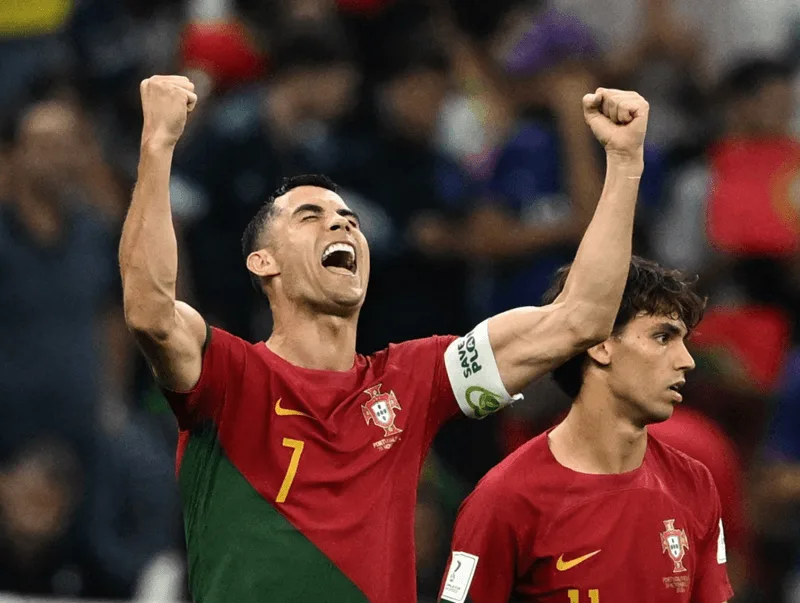 Kỷ lục gia bất tử Cristiano Ronaldo trong khoảnh khắc ăn mừng bàn thắng thứ hơn 130 cho tuyển Bồ Đào Nha.