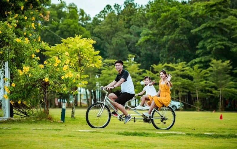 Du lịch Đại Lải phù hợp với các hoạt động thư giãn như dạo hồ, chụp ảnh, đạp xe, chèo thuyền và picnic